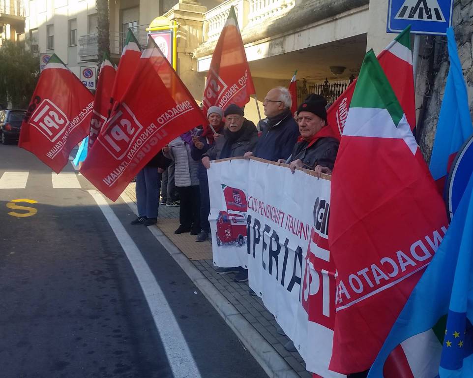 Riviera24- manifestazione pensionati