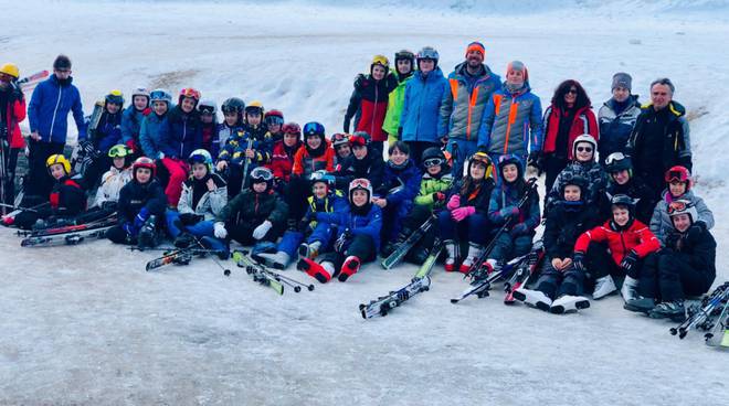 A Sanremo la scuola incontra lo sci: alunni a lezione con i maestri della Riserva Bianca