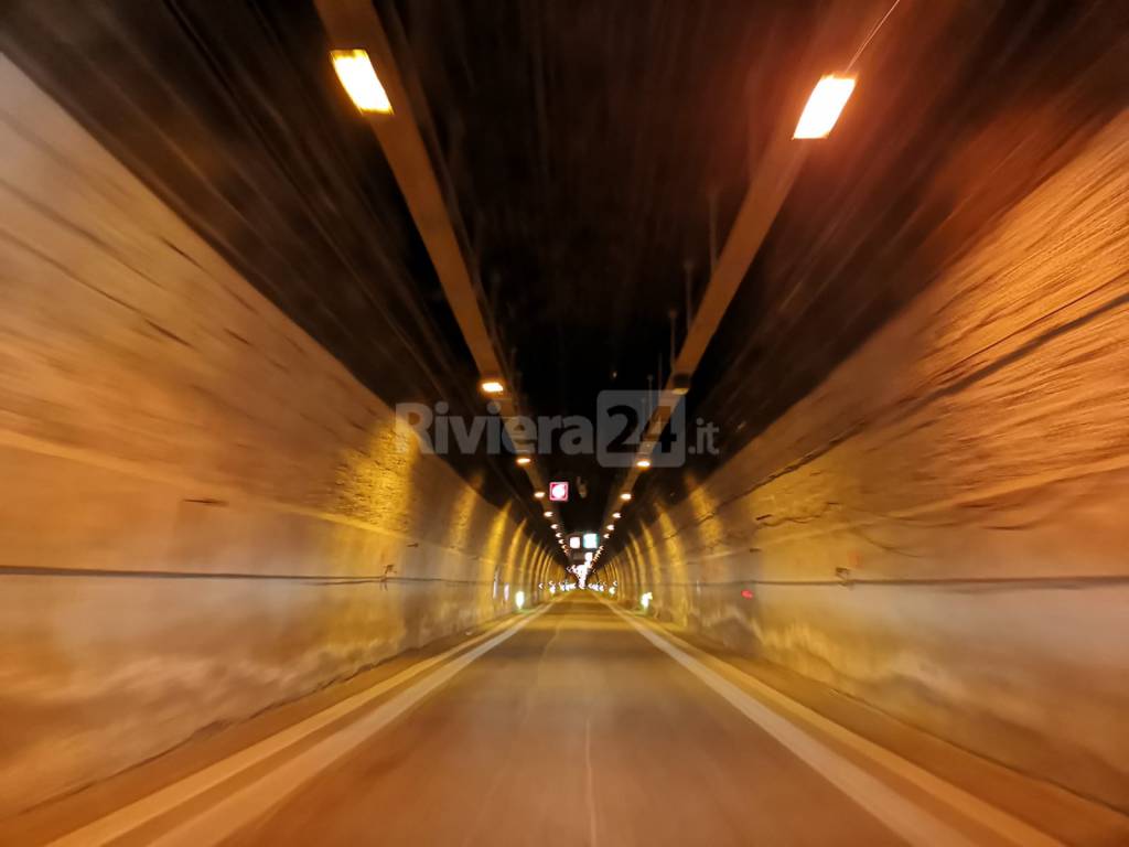 Riviera24- tunnel Tenda