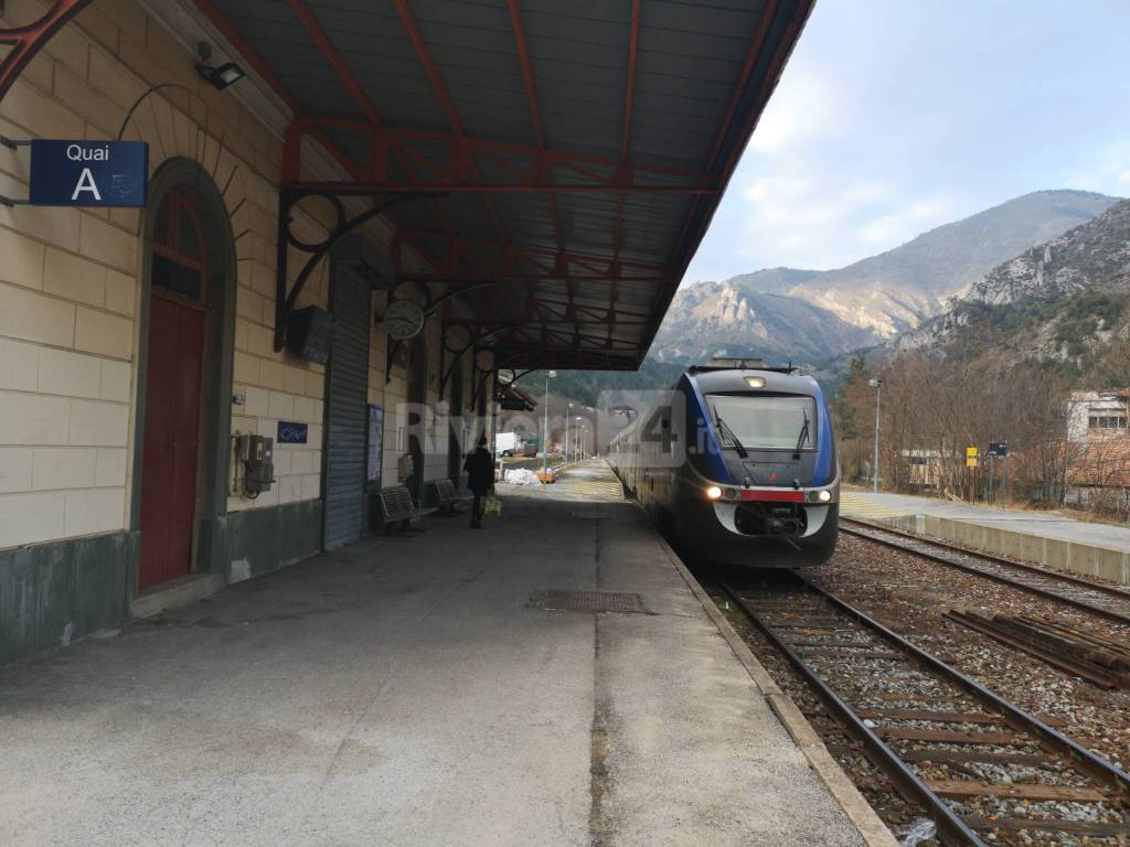 treno cuneo ventimiglia tenda trenitalia 