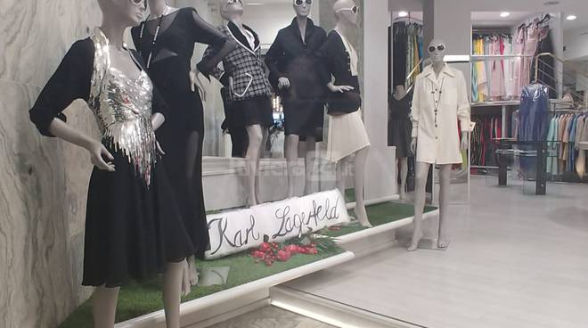 Bordighera omaggia Karl Lagerfeld: la vetrina di Vltimo dedicata al grande stilista