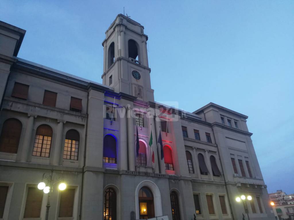riviera24 - Palazzo comunale di Imperia e bandiera francese