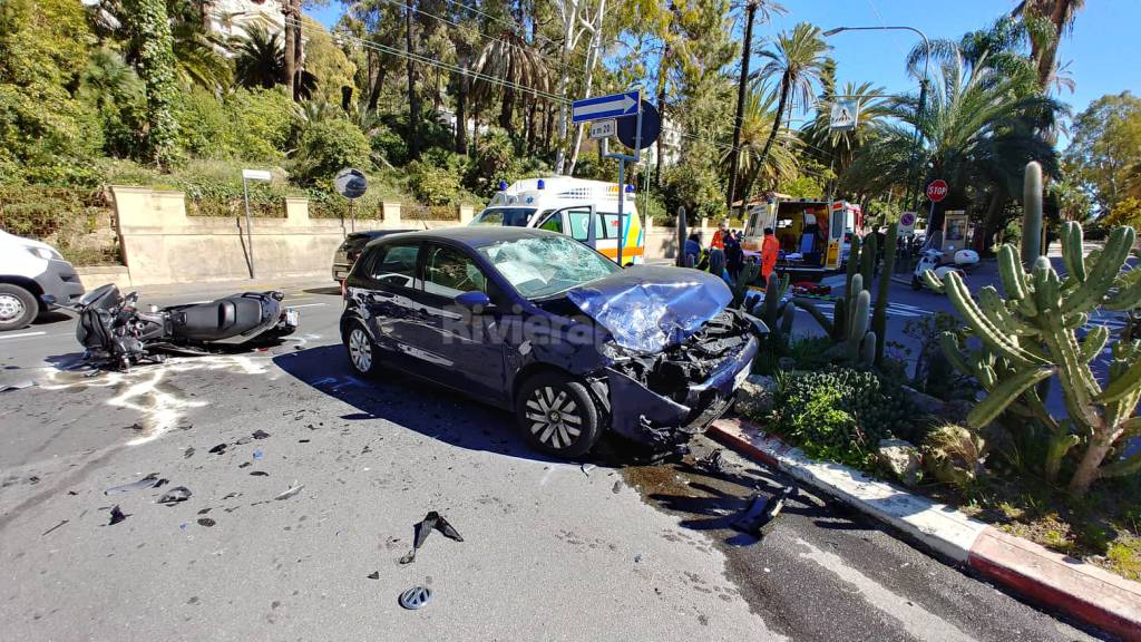 riviera24 - incidente ospedaletti soccorsi 118 frontale scooter auto