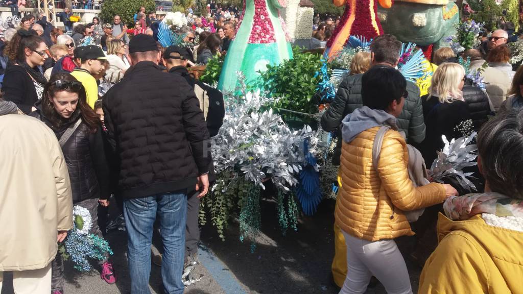 Sanremo in fiore 2019, assalto ai carri