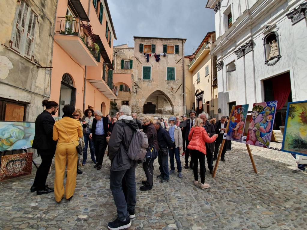 riviera24 - Taggia, Sgarbi Il tocco dell'arte"