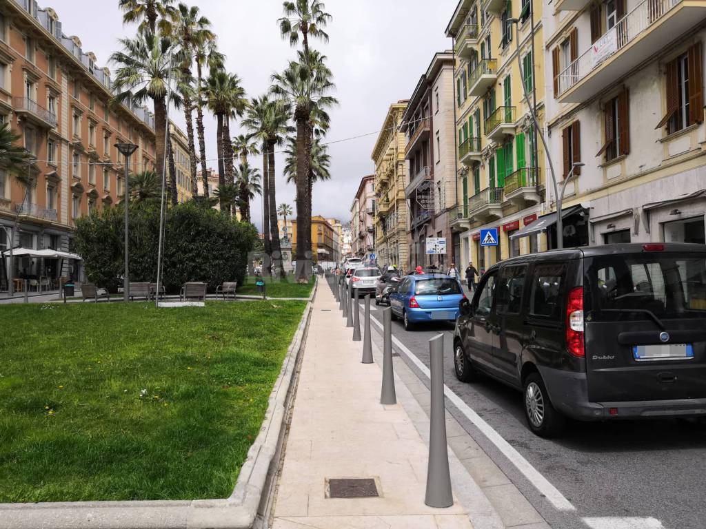 riviera24 - traffico in tilt nel centro di Sanremo