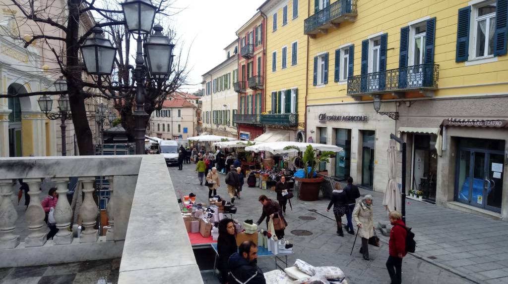 Riviera24-trasloco mercato Porto Maurizio
