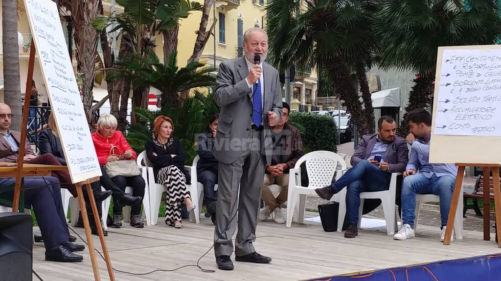 Il comizio di Rilancio e Sviluppo in piazza IV novembre