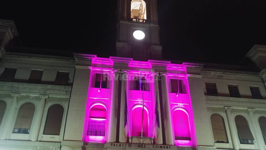 Imperia, Municipio illuminato di viola 