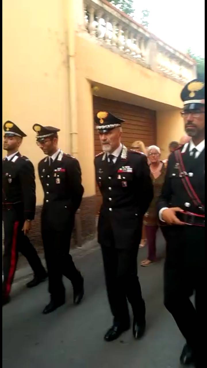 Monsignor Guglielmo Borghetti guida la processione a Pontedassio