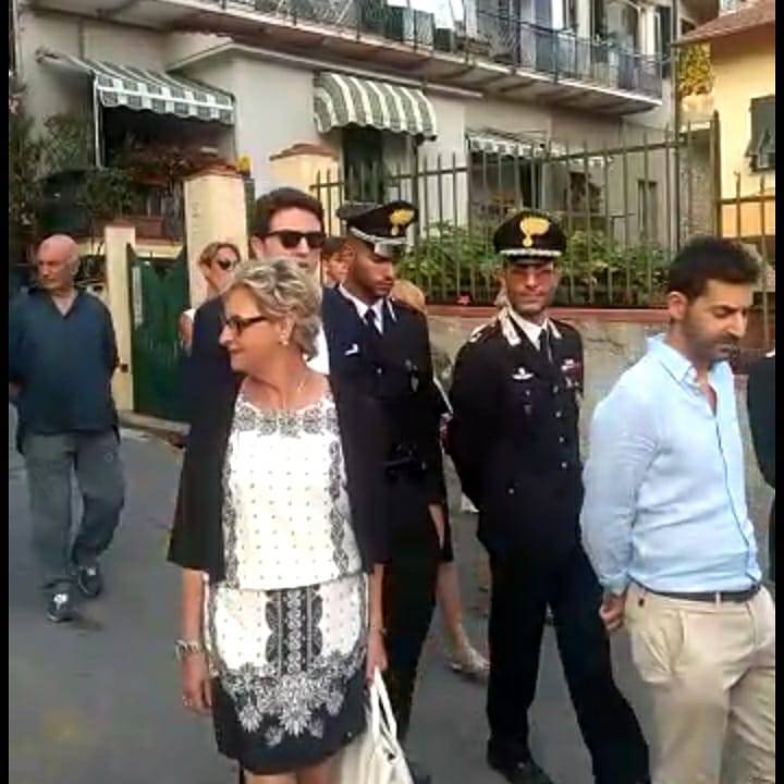 Monsignor Guglielmo Borghetti guida la processione a Pontedassio