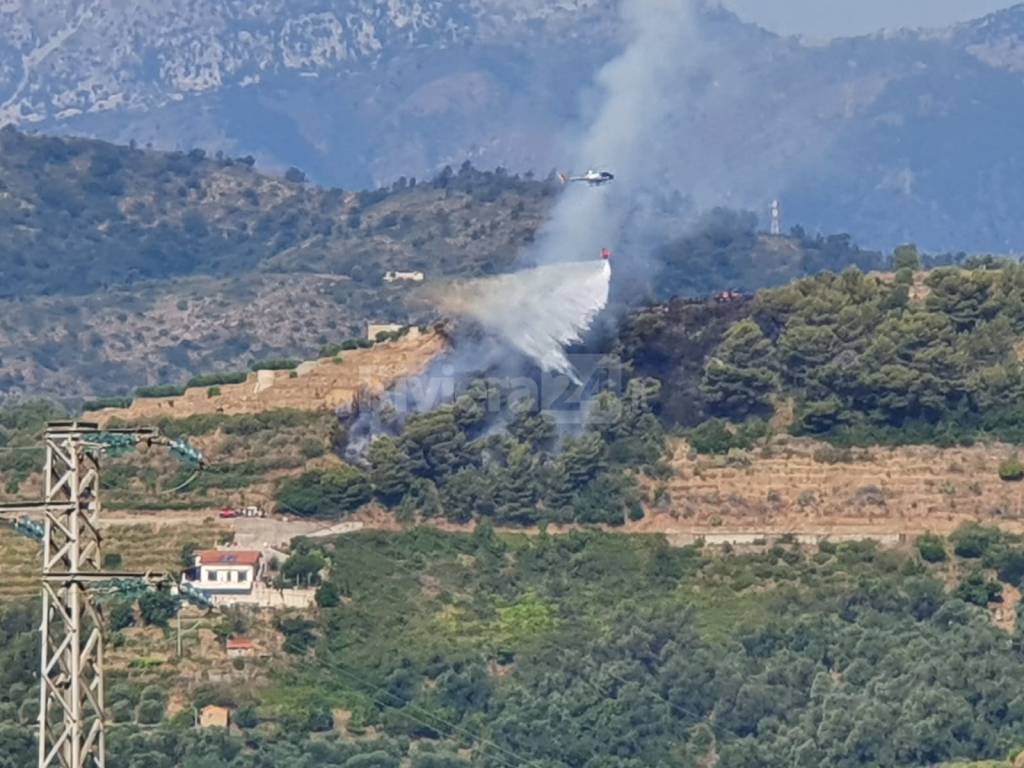 riviera24 incendio boschivo elicottero san biagio cima