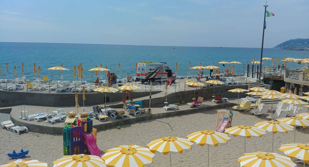 donna morta spiaggia sanremo