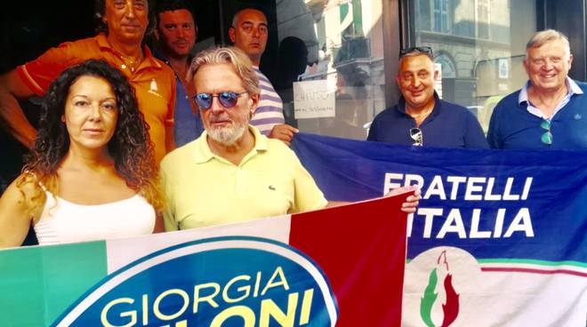 Iacobucci a Ventimiglia, flash mob di Fratelli d’Italia in difesa del commercio