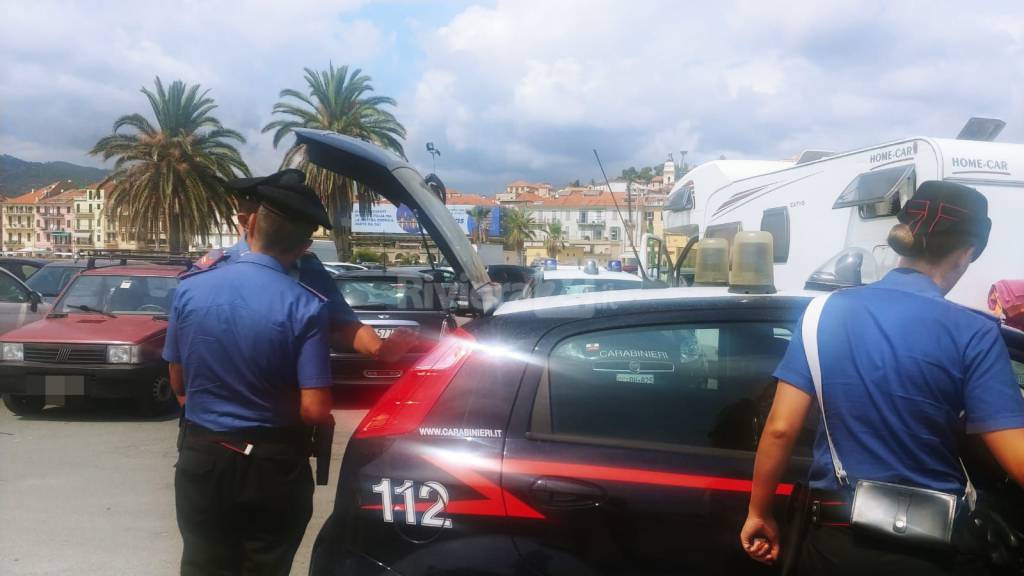 riviera24 - Blitz di carabinieri