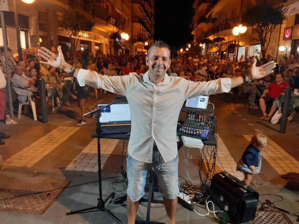 “è ancora estate”, il karaoke di Paolo Bianco anima San Bartolomeo al Mare