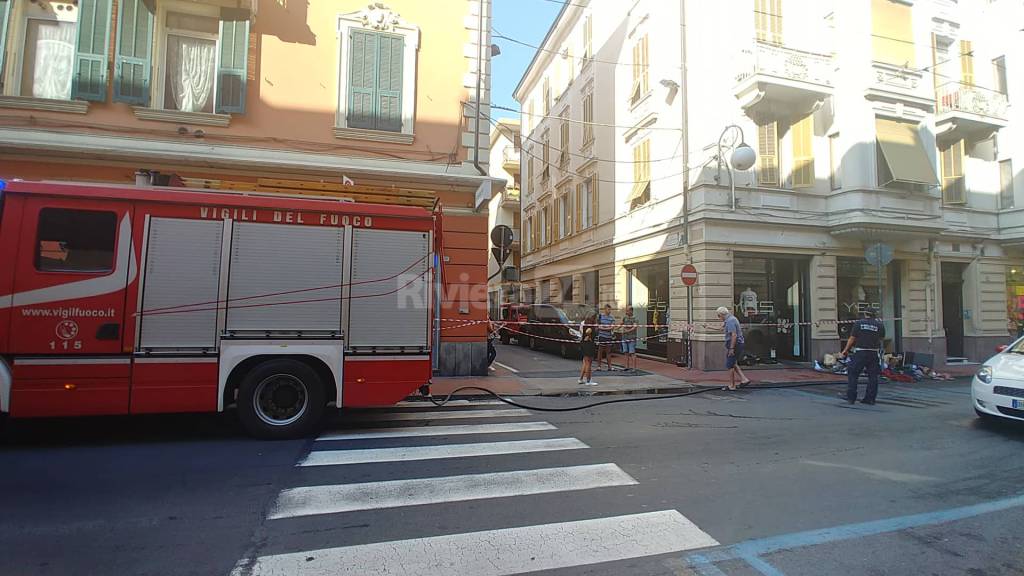 riviera24 -  Ventimiglia l'incendio  boutique yes