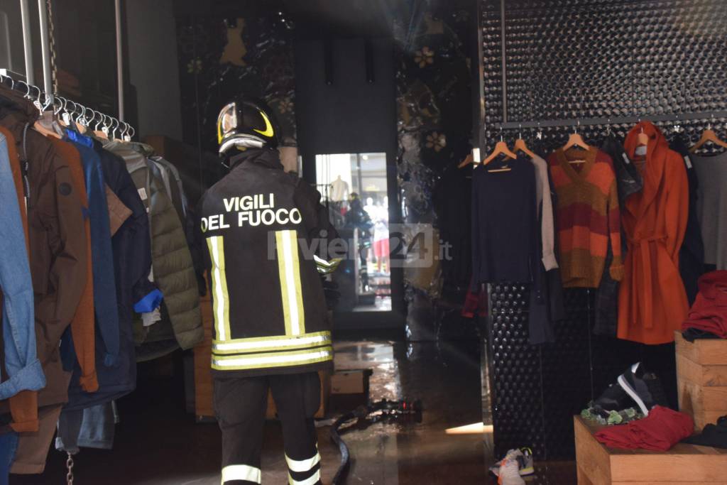 riviera24 - Ventimiglia per l'incendio di una boutique