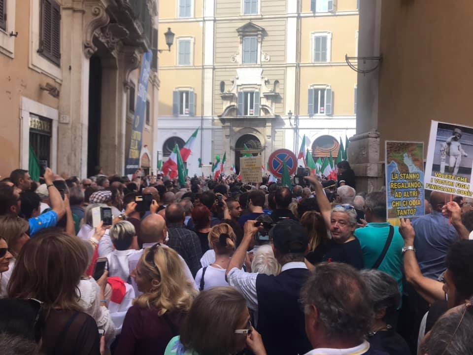 Manifestazione contro governo