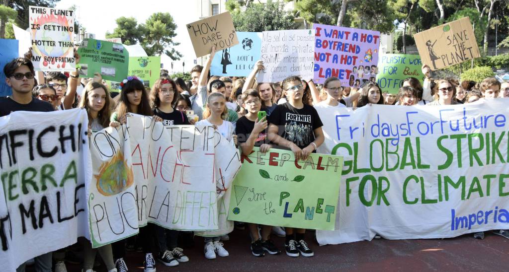 riviera24 - Friday for future imperia manifestazione studenti ragazzi