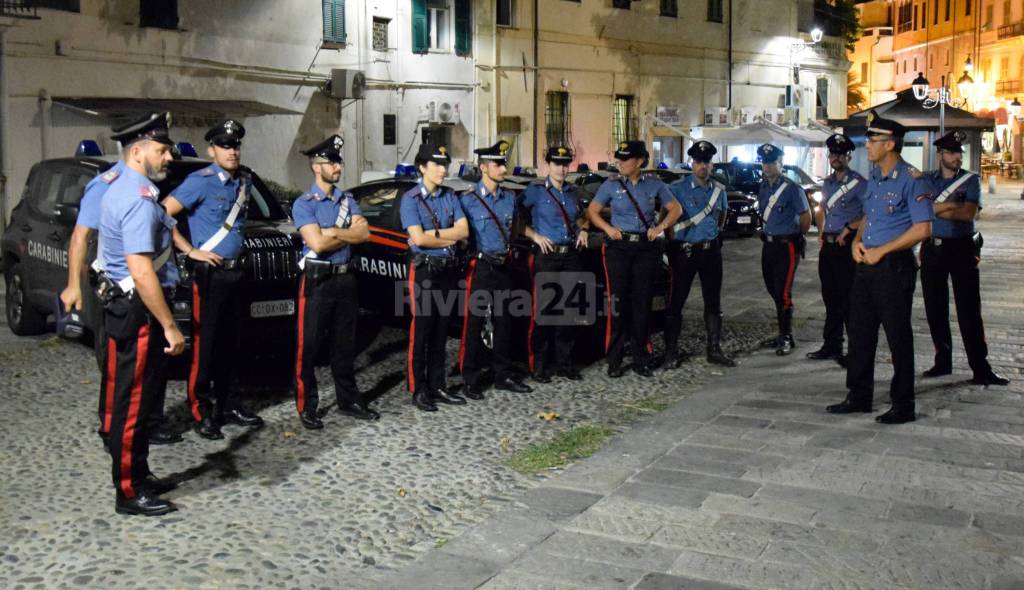 riviera24 - sanremo carabinieri centro storico notturna