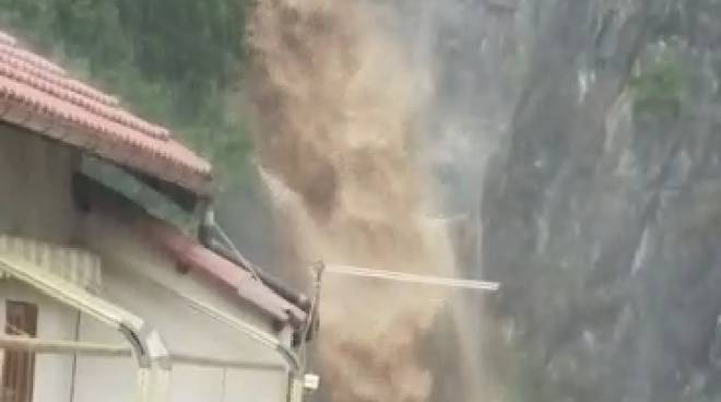 Maltempo, evacuate due persone a Pigna. Strada provinciale per la frazione di Buggio interrotta