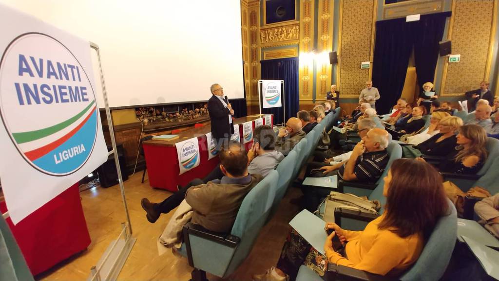 La prima assemblea di Avanti Insieme al Cinema Tabarin