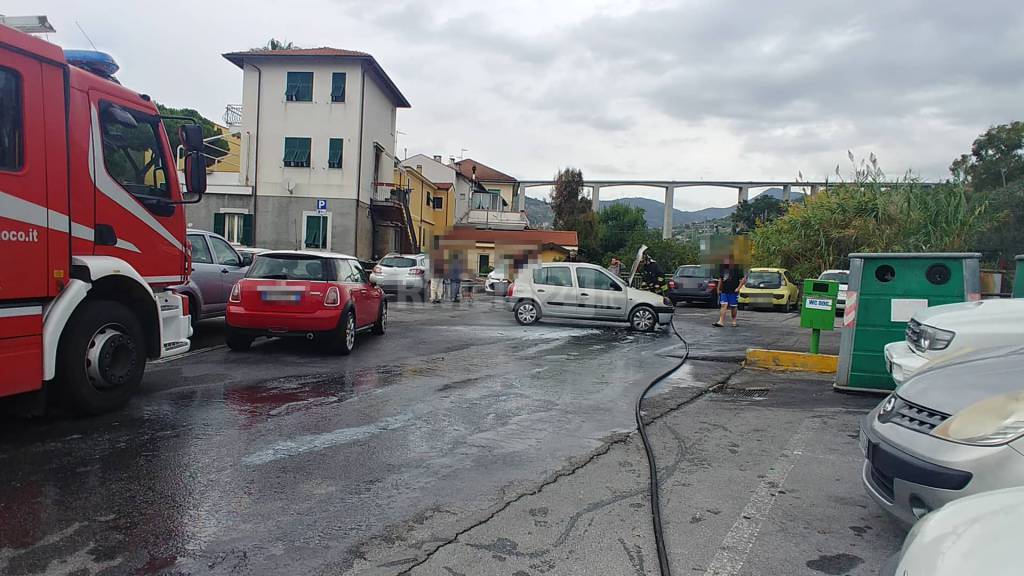 riviera24 - Parcheggio due strade a Bordighera