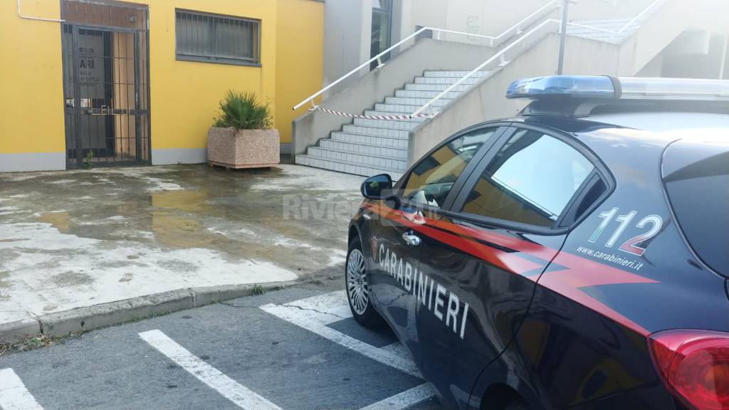 Imperia, cade dal tetto della piscina mentre fa parkour