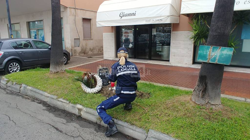 Tomba Bordighera aiuola stazione