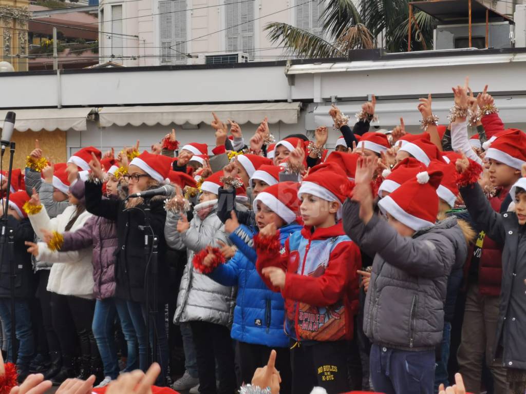 Il concerto in piazza della scuola Rubino