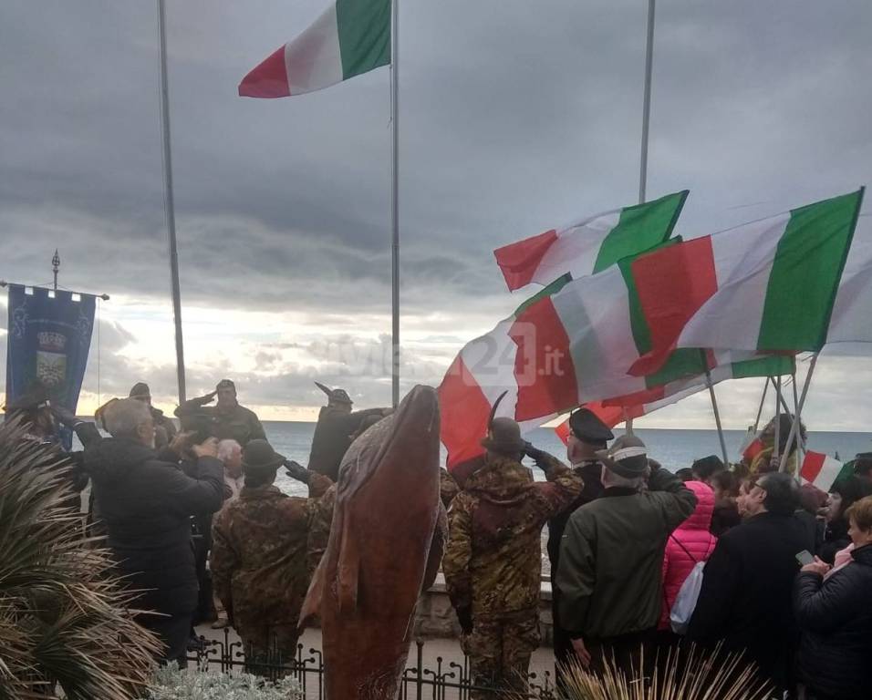 riviera24 - Vallecrosia omaggia il Tricolore Italiano
