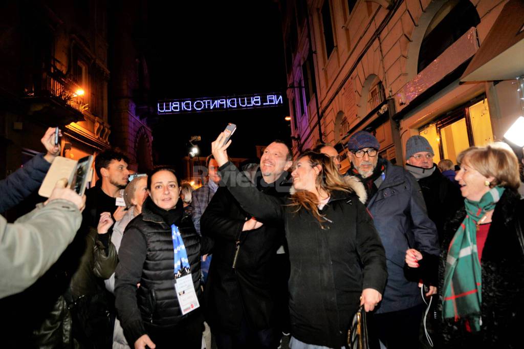 Sanremo, Amadeus inaugura le luminarie di Volare