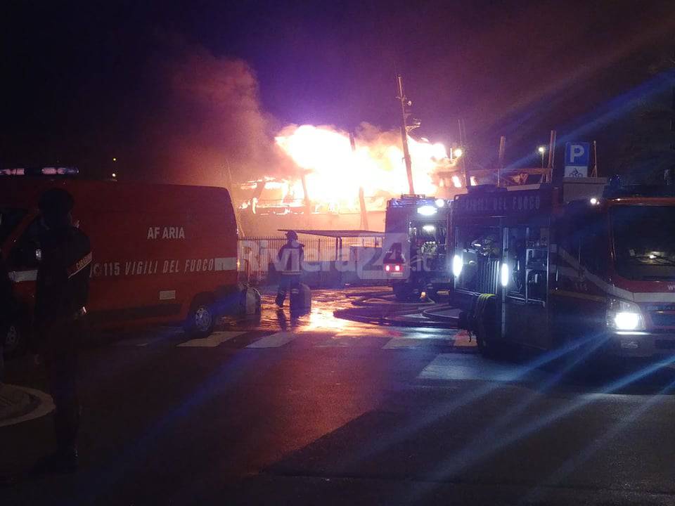 Incendio imbarcazione Sanremo 