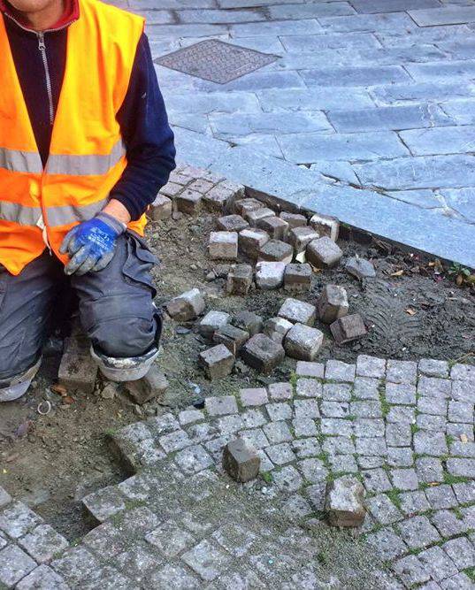 lavori in corso marciapiedi