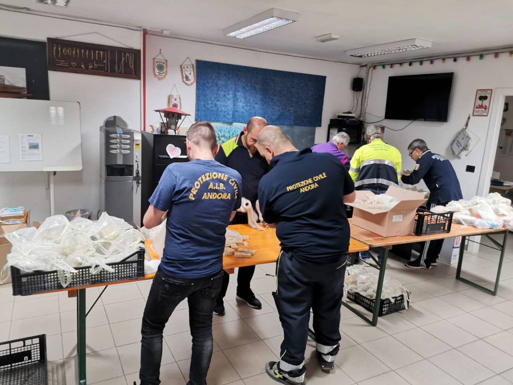 Ospiti del Bel Sit in quarantena ad Alassio, Protezione civile al lavoro 