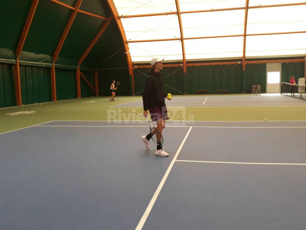 Riviera24- Fiorello gioca a tennis con Sinner