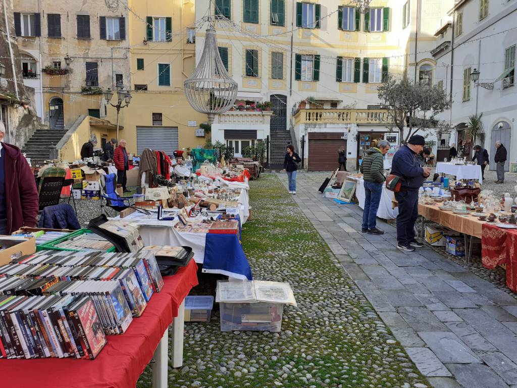 Riviera24- piccolo brocante