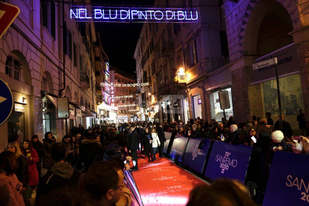 Sanremo, i big sul Red Carpet tra palco e città