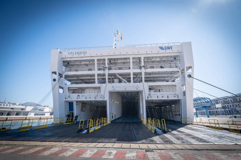 Nave ospedale a Genova