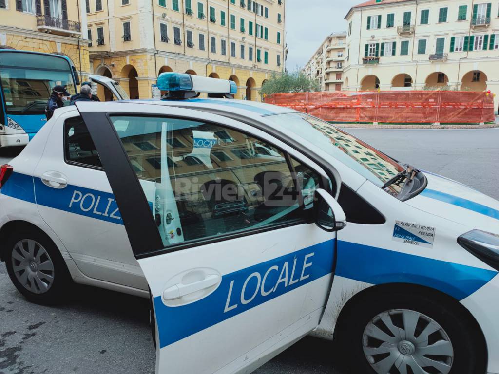 Imperia, vigile positivo al Covid: 4 agenti in isolamento in attesa del tampone