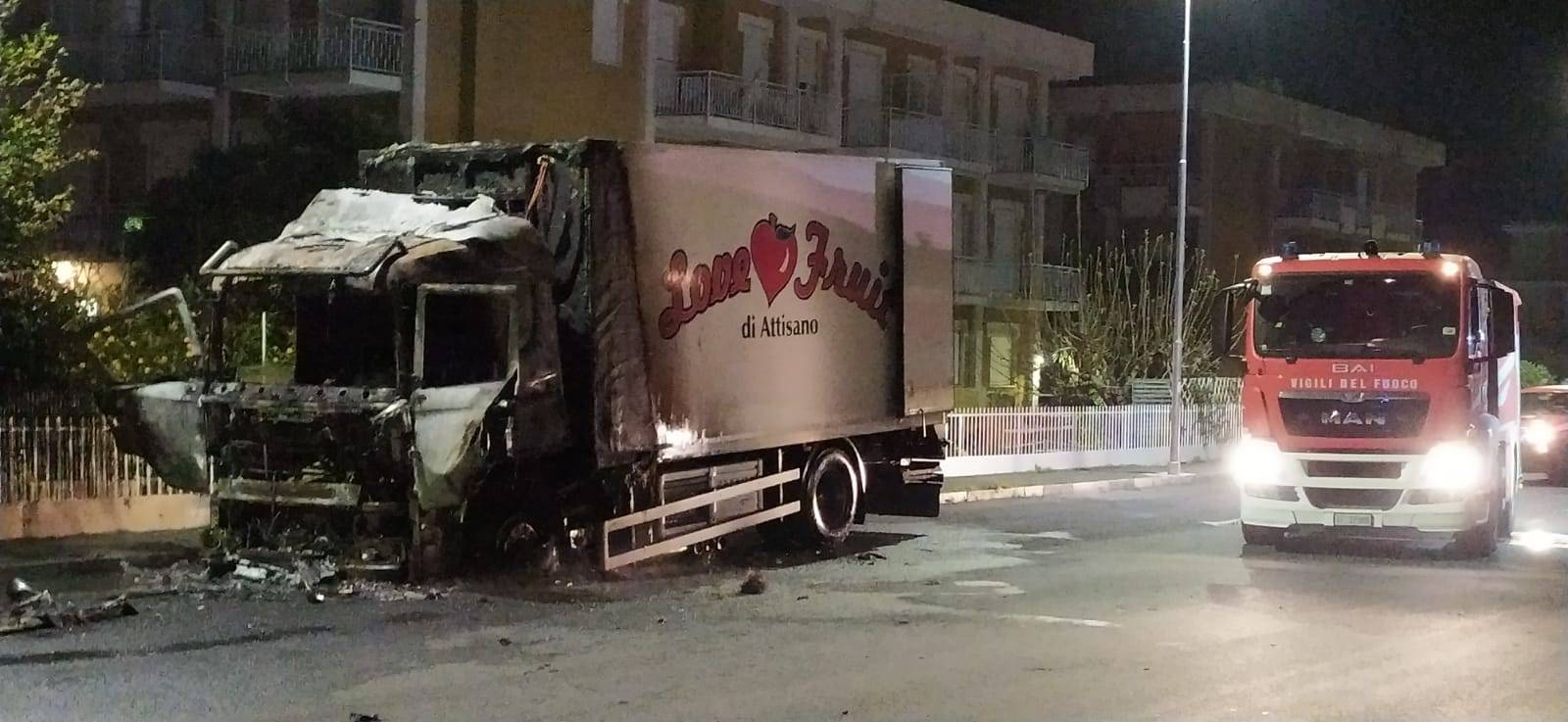 camion a fuoco diano marina