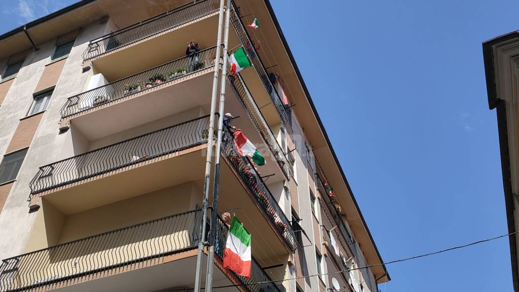 25 Aprile, Oneglia canta "Bella Ciao" dai balconi