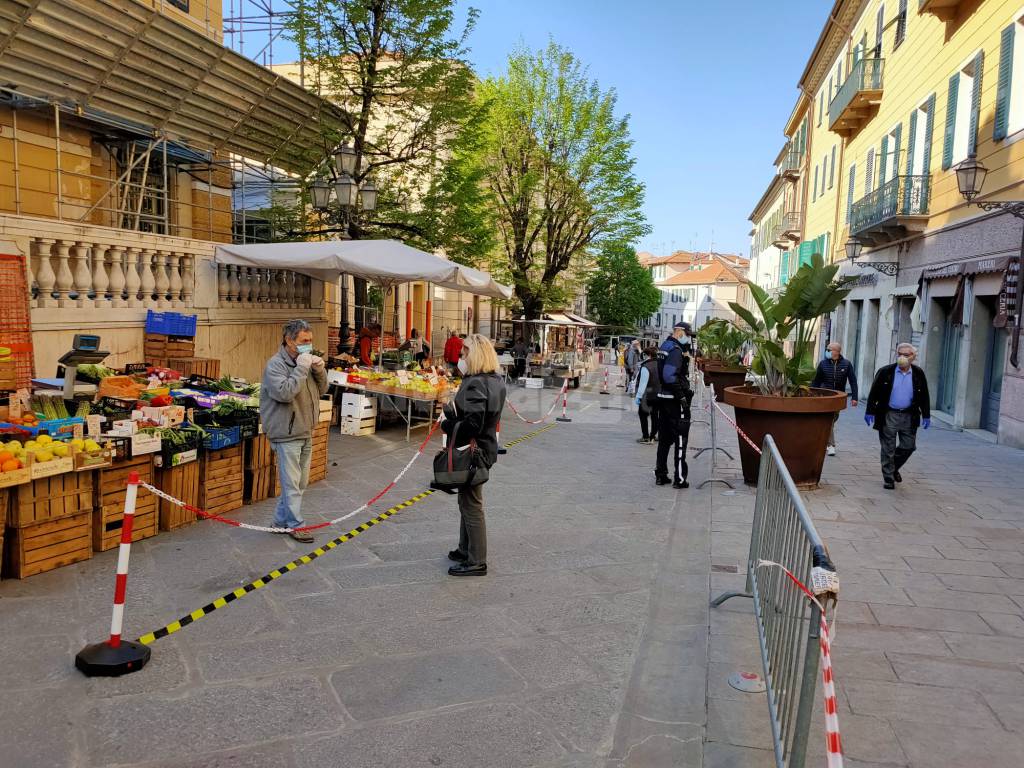 Imperia, mercato agroalimentare in via Cascione