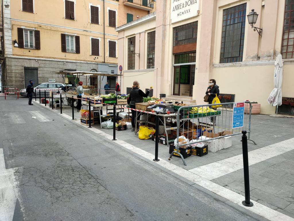 Imperia, ripreso il mercato settimanale di Oneglia