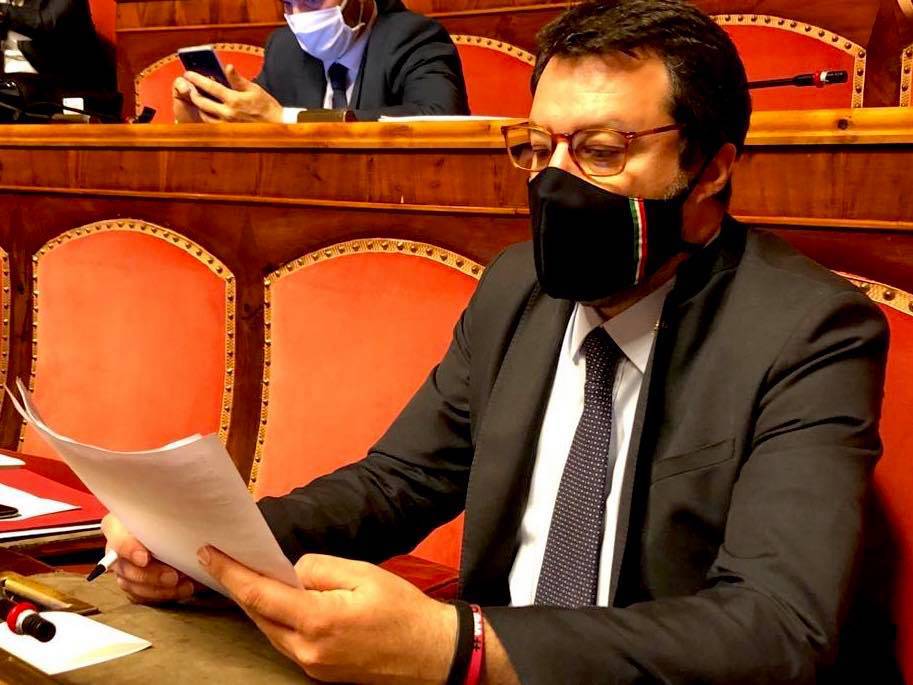 Sputò ai carabinieri al pronto soccorso di Imperia, Salvini: «E’ già libero eppure Governo vuole cancellare i Dl sicurezza»