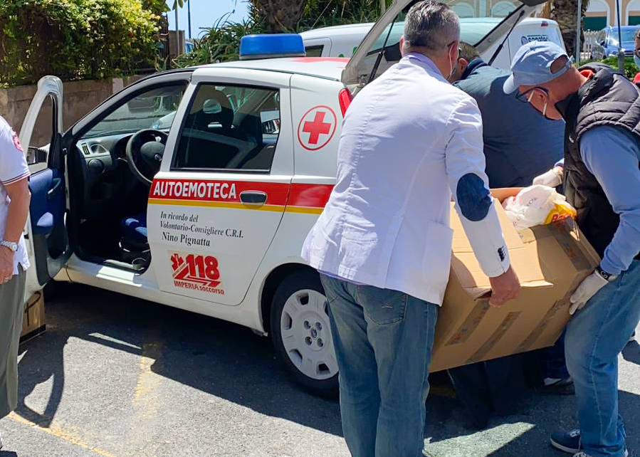 riviera24 - Bordighera, colletta alimentare organizzata da Forza Italia