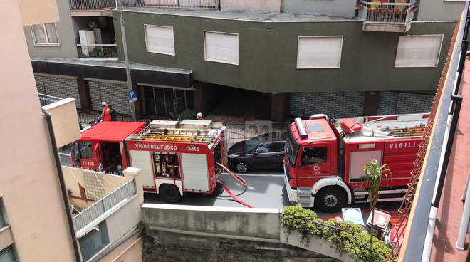 Sanremo, incendio in una cantina di corso Inglesi. Almeno quattro feriti