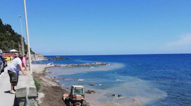 Imperia Rifondazione: «Ripascimento spiagge con sversamento di materiale non appropriato»