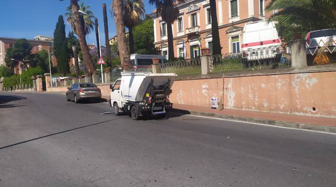 Imperia, mezzo della Teknoservice travolge anziana in via Trento